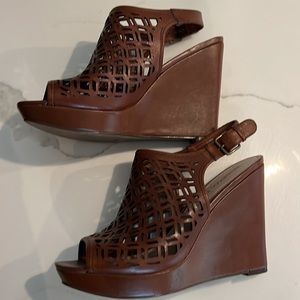 Rosegold Cira Dark Cognac leather mesh wedge size 38